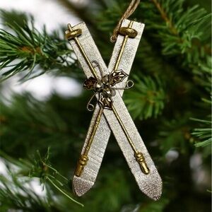 New with tags pretty wood and metal skis and poles Christmas ornament